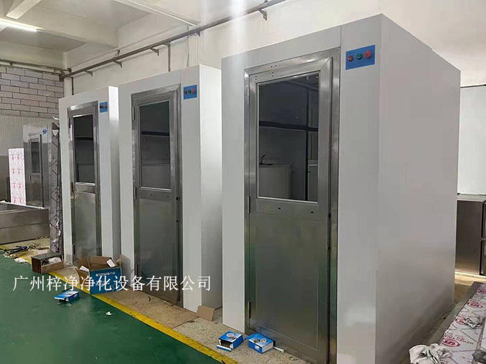 風(fēng)淋室的材質(zhì)也會影響價格